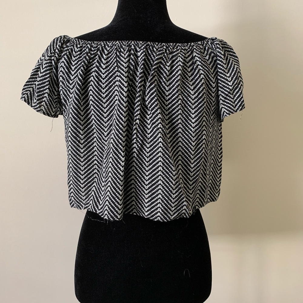 Pattern Crop Top - Picture 3 of 5